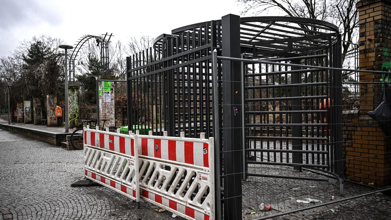 Park in Kreuzberg: Schaden an Tor am Görlitzer Park – Staatsschutz prüft