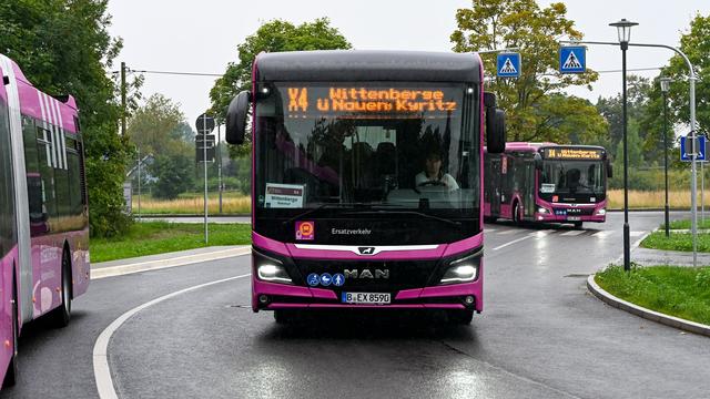 Fahrzeugwechsel: Schienen-Ersatzverkehr: DB warnt Ecovista vor Vertragsbruch