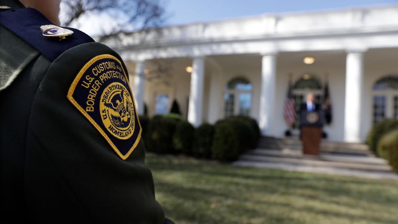 Umstände unklar: US-Heimatschutz nach Tod von Migrant unter Druck