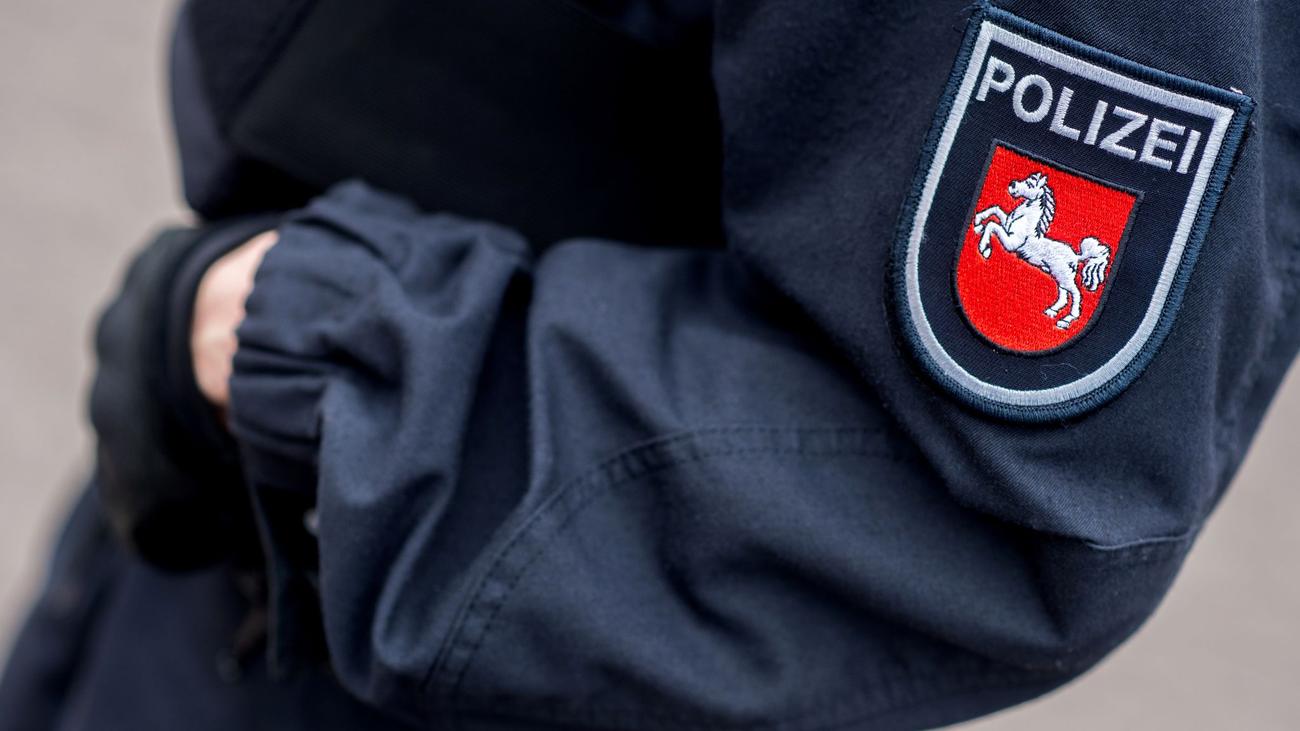 Alkohol am Steuer: Betrunken im Auto – Polizei ermittelt gegen Vater und Sohn