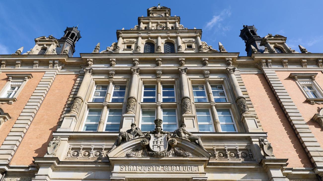 Terrorprozess: "Letzte Verteidigungswelle" vor Gericht