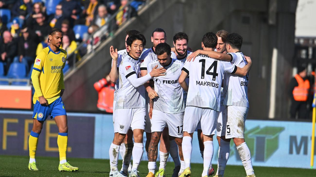 2. Fußball-Bundesliga: Zwei Tore in vier Minuten: Münster siegt in Braunschweig