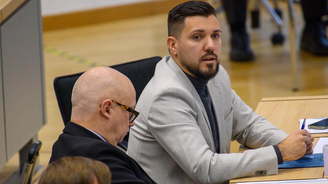 Vorwürfe der Vetternwirtschaft: AfD-Politiker Rausch verteidigt Jobs für Fußballer im Büro