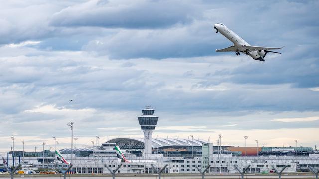 Nahost: Dutzende Flüge nach Beginn des Iran-Krieges ausgefallen