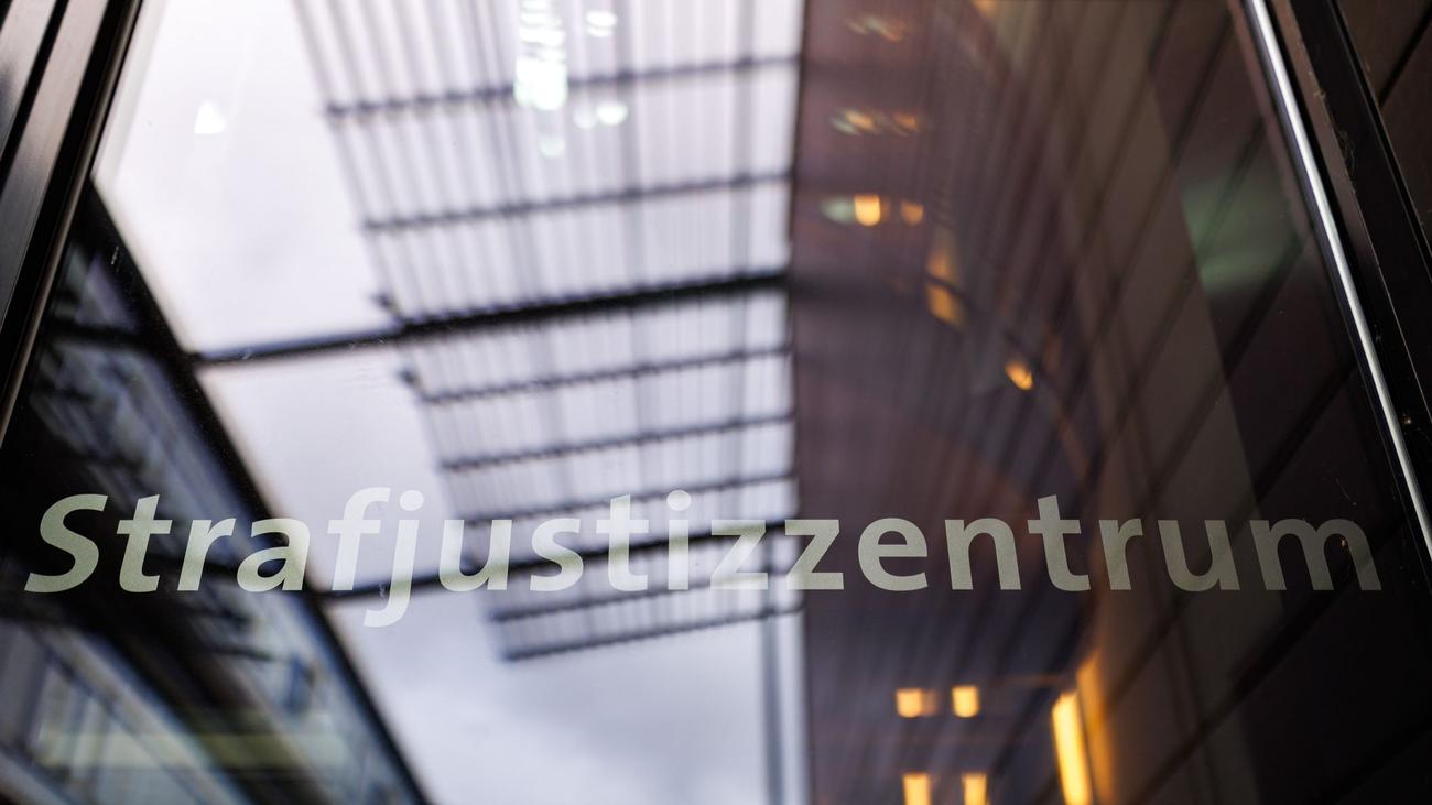 Illegale Geschäfte: Luxuswagen illegal nach Russland verkauft - Sechs Jahre Haft