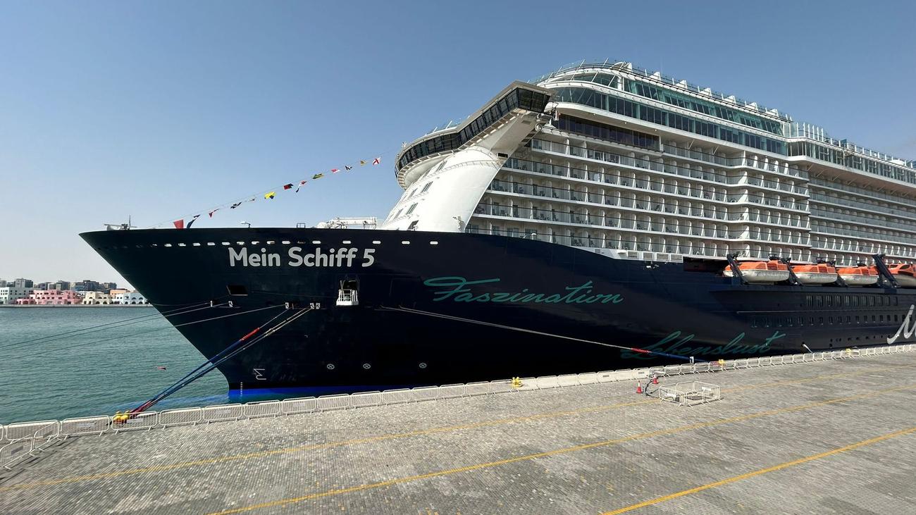 Iran-Krieg: Wie es derzeit an Bord eines Kreuzfahrtschiffes vor Doha ist