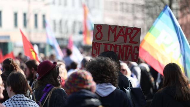 Neuer Feiertag gefordert: Ein Tag mehr frei? Verbände wollen Frauentag