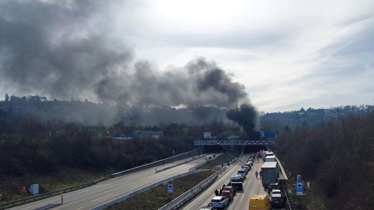 Tunnelbrand: Feuer und Rauch in Autobahn-Tunnel entlang der A81