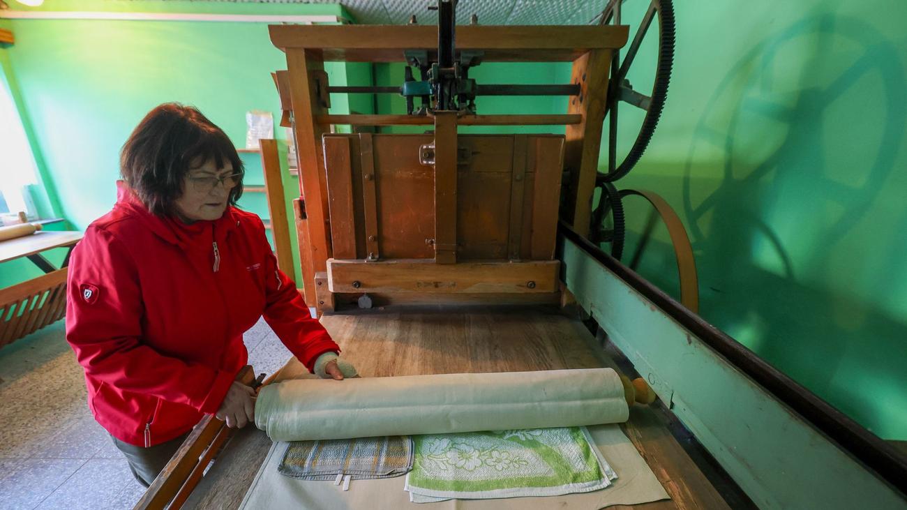 Historische Technik: Mit der Wäsche zur Mangel: Alte Technik weckt Erinnerungen