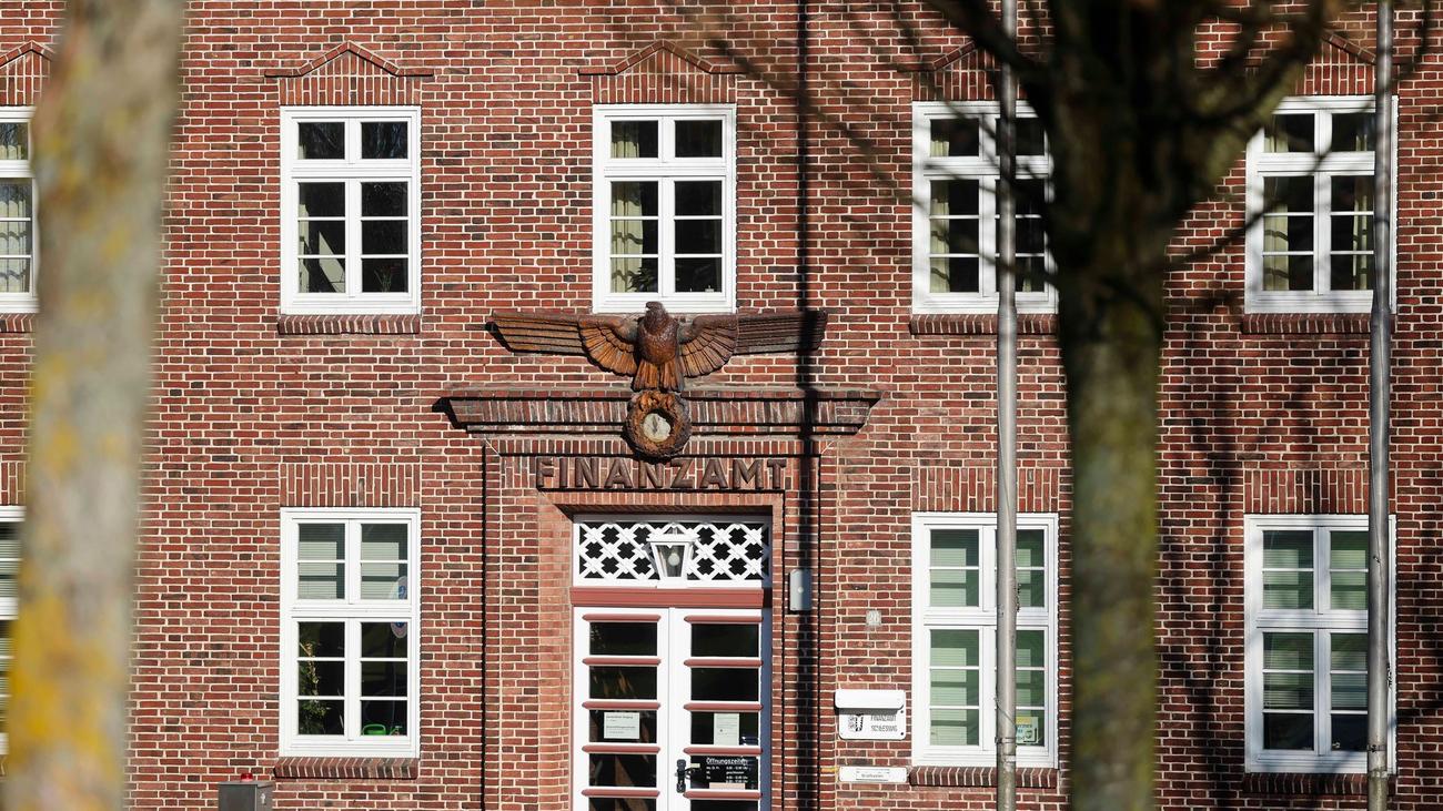 Forschungsbericht: Studie: Finanzbeamte waren Teil der NS-Ausplünderung