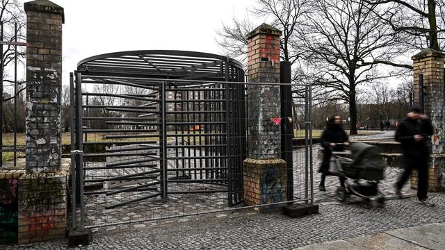 Umstrittene Umzäunung: Tore am Görlitzer Park mit Fahrradschlössern blockiert