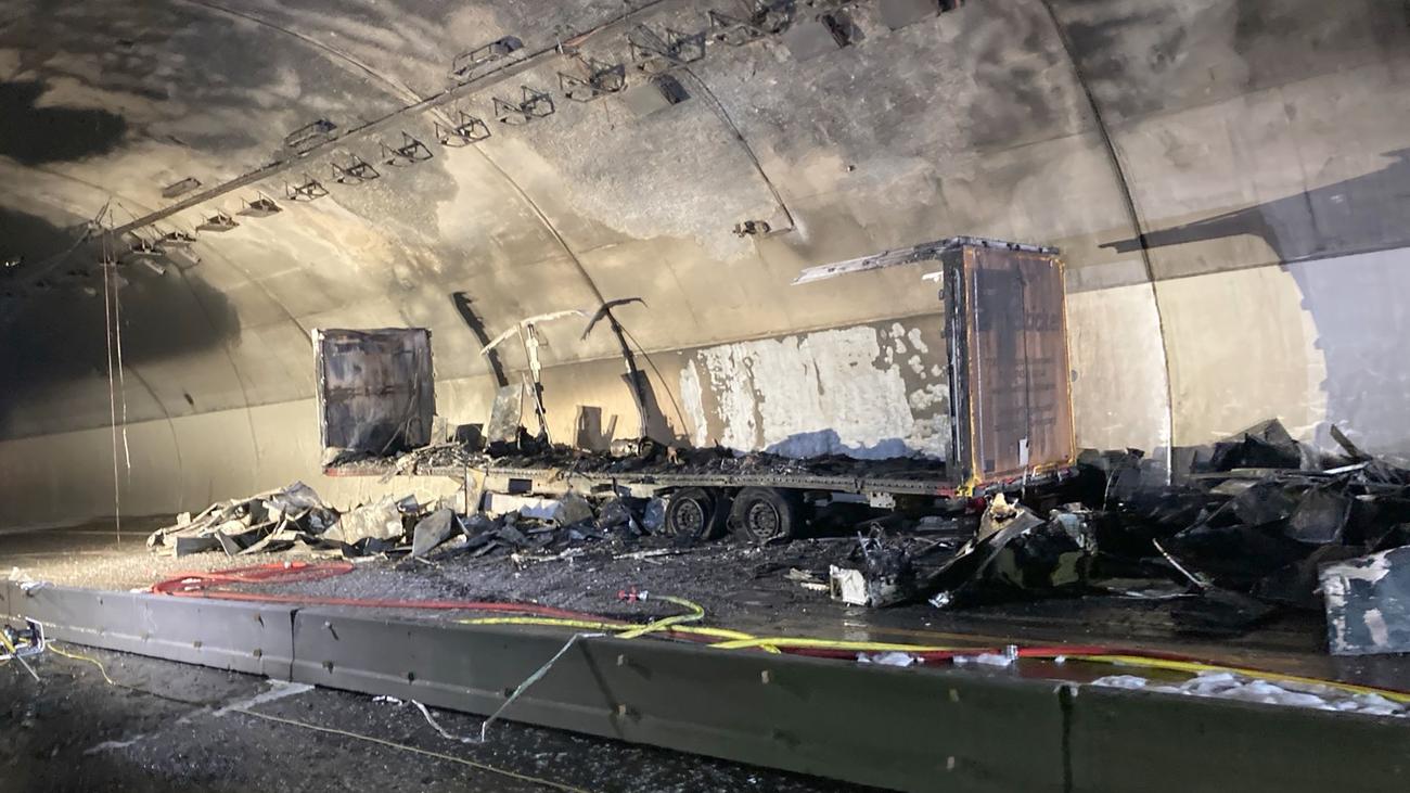 Tunnelbrand auf A81: Autobahntunnel bleibt nach Brand gesperrt