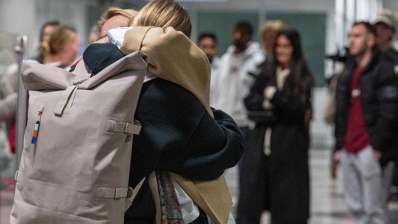 Iran-Konflikt: Dubai-Rückkehrer: "Wussten nicht, ob wir wieder rauskommen"