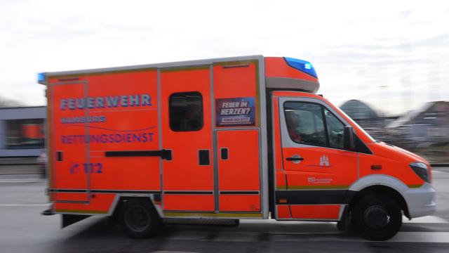 Schwerer Unfall: Elfjähriger in Tiefgaragenabfahrt von Auto erfasst