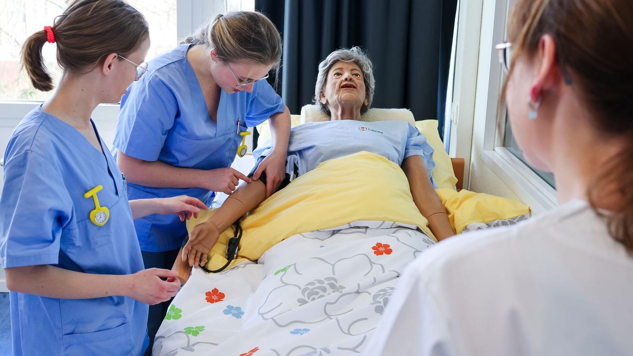 Simulationslabor: Hochschule eröffnet interaktiven Übungsraum für Pflegeberufe