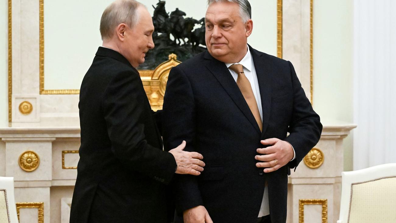 Kriegsgefangene: Putin übergibt Budapests Außenminister zwei Kriegsgefangene