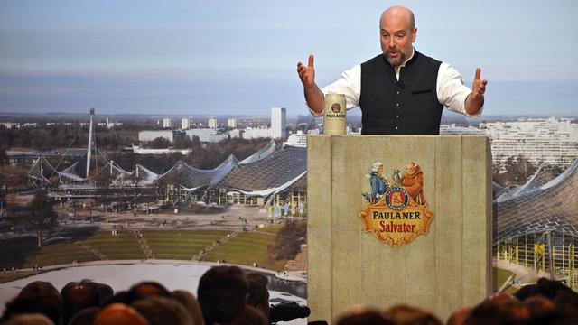 Nockherberg 2026: Zinners sanfte Predigtpremiere trifft apokalyptischen Humor