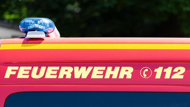 Bild: Ennepe-Ruhr-Kreis: Auf Schulsportplatz: Retter befreien Fuß von Sechsjähriger