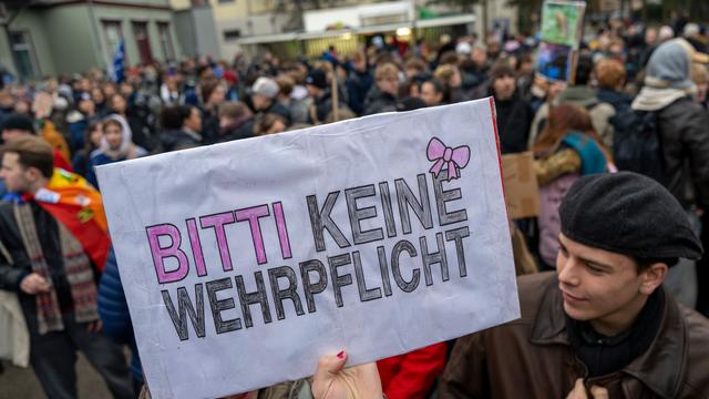 Debatte um Wehrdienst: Bundesschülerkonferenz: Fühlen uns bei Wehrdienst übergangen