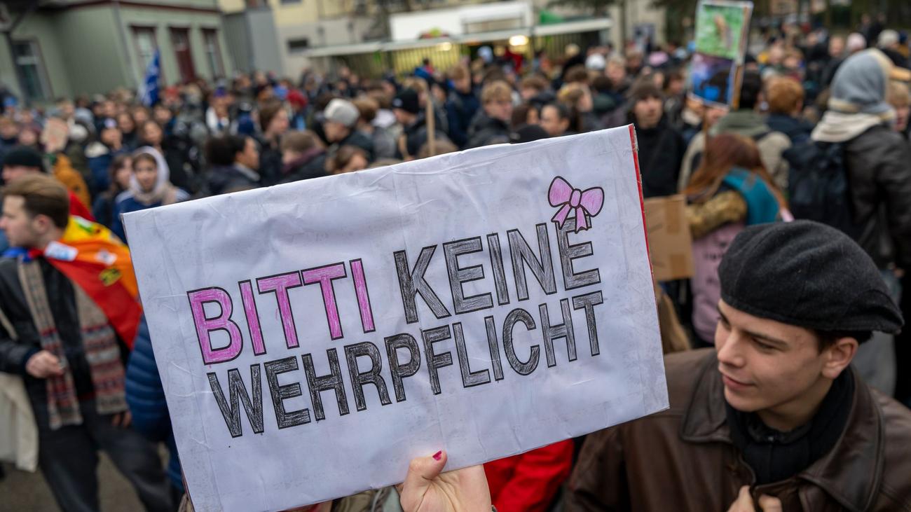 Debatte um Wehrdienst: Bundesschülerkonferenz: Fühlen uns bei Wehrdienst übergangen