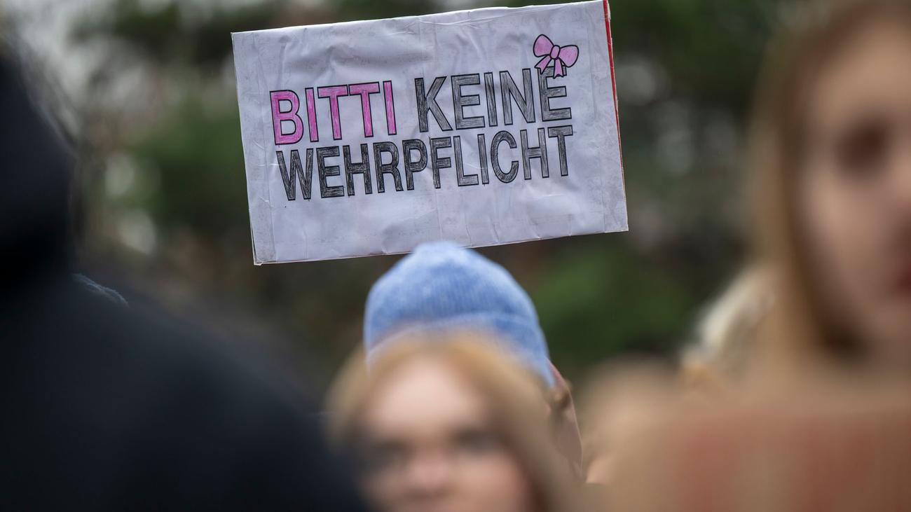 Demonstrationen: Erneut Schulstreik gegen neuen Wehrdienst in NRW