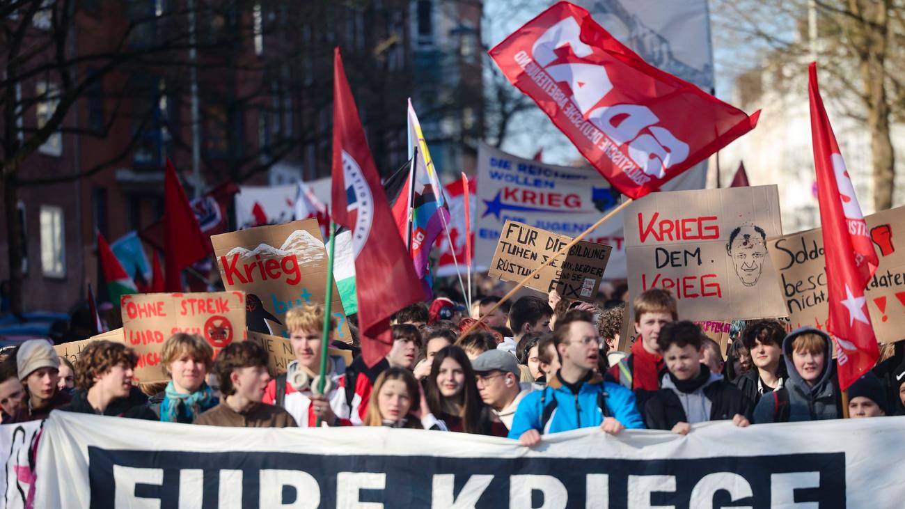 Schulstreik: Hunderte Schüler im Norden demonstrieren gegen Wehrpflicht