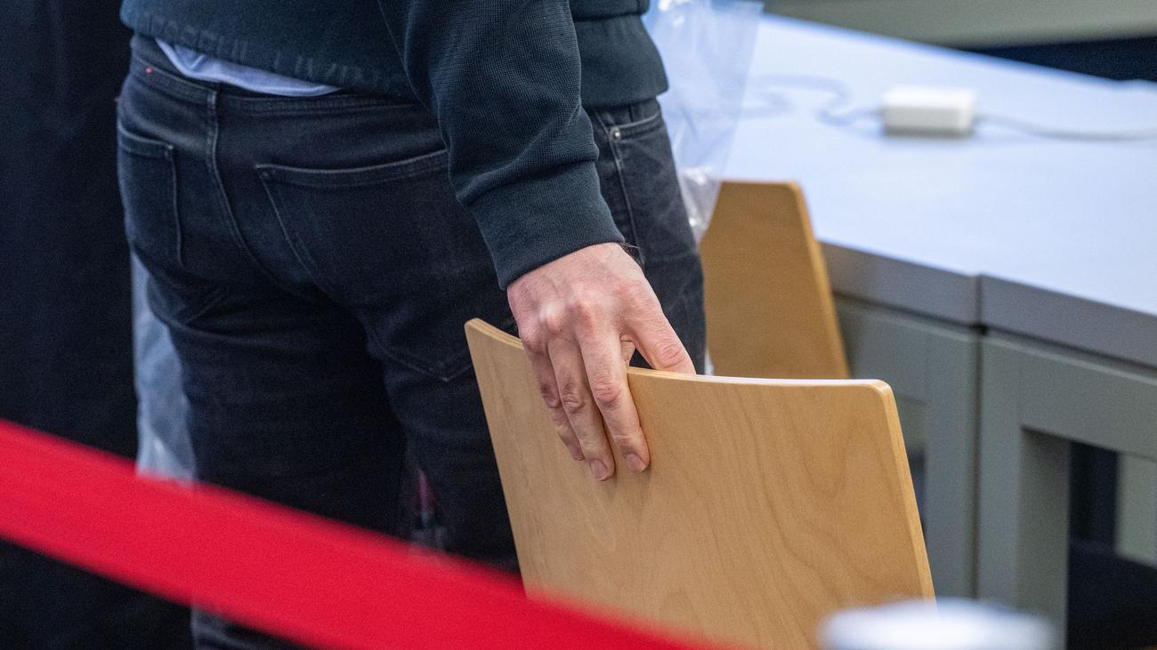 Prozesse: Prozess um Gift in Champagnerflasche dauert länger