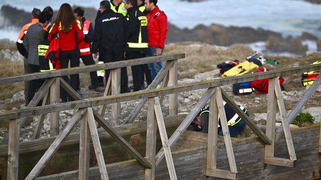 Tragödie an felsiger Küste: Sechstes Todesopfer nach Stegeinsturz in Spanien gefunden
