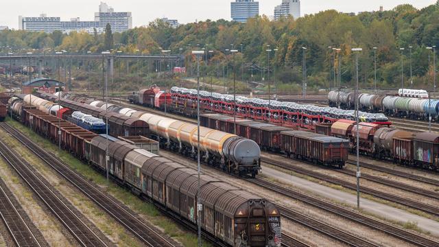 Bahn: Gefährliches Gas aus Güterzug ausgetreten? Bahnhof gesperrt