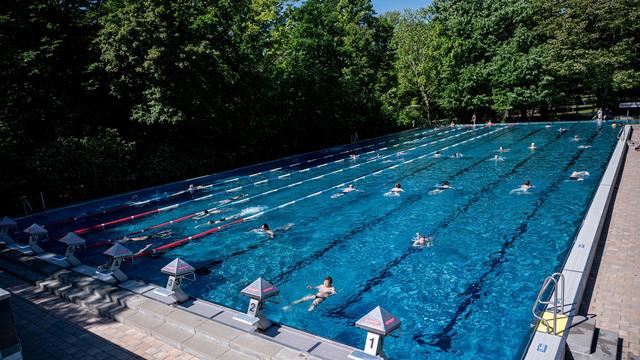 Berliner Bäder-Betriebe: Rettungsschwimmer für Berliner Freibadsaison gesucht