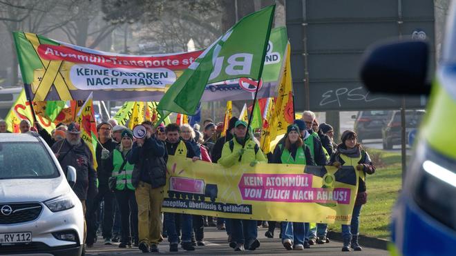Demonstrationen: Bereits Ende Januar hatten Demonstrierende gegen Castor-Transporte protestiert. (Archivbild)