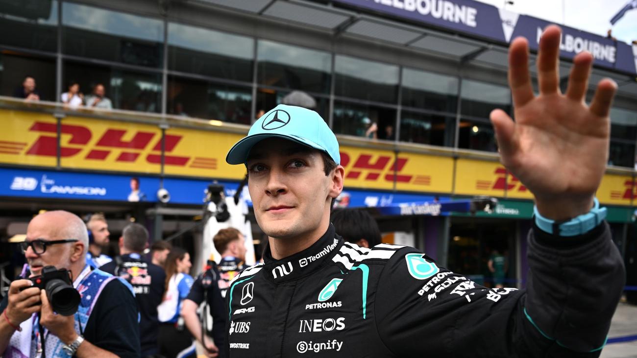 Auftakt in Australien: Unfall von Verstappen: Formel-1-Star im Kiesbett