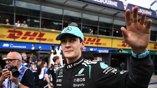 Auftakt in Australien: Max Verstappen dreht sich in Melbourne ins Kiesbett.