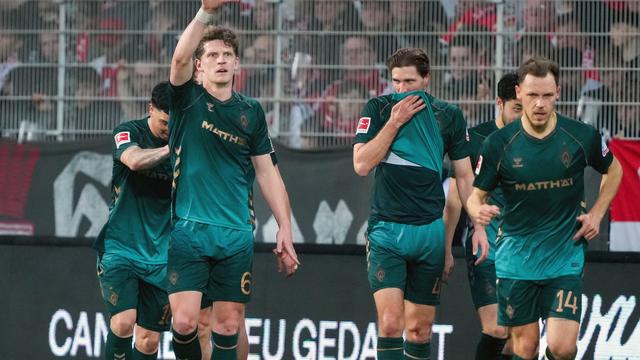 Fußball-Bundesliga: Werder siegt in Berlin und verlässt die Abstiegsplätze