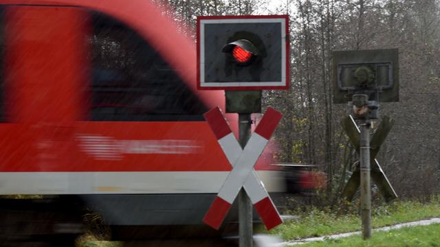 Unfälle: Auto rammt Personenzug – Schock bei Kind und Zugführer