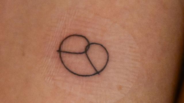 Bild: Baden-Württemberg hat gewählt: Darum gab es bei der Grünen-Wahlparty Brezel-Tattoos