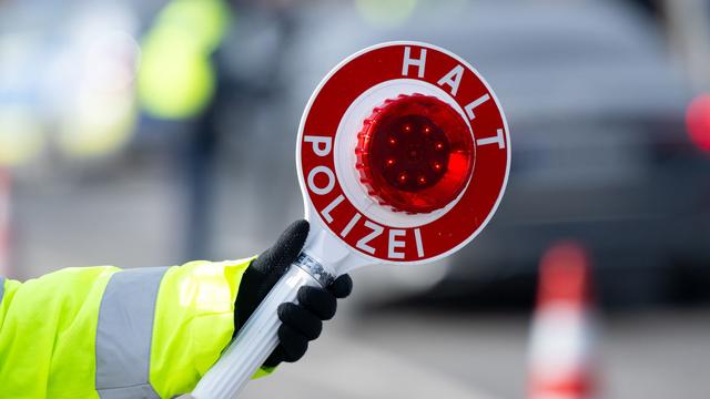Niederbayern: Polizist wird an Kontrollstelle angefahren und verletzt