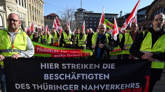 Tarifkonflikt: Warnstreik im Thüringer Nahverkehr gestartet