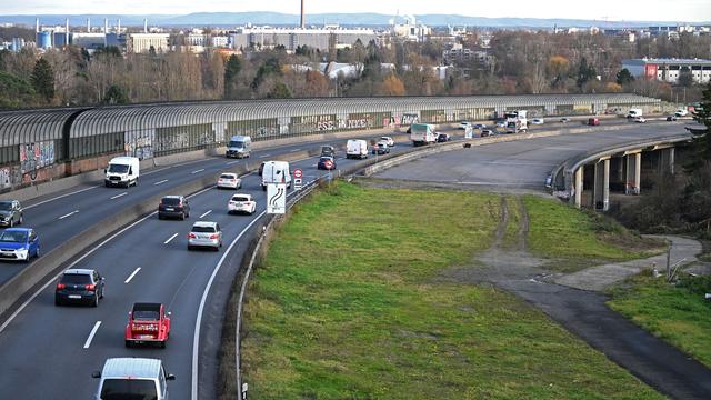 83.000 Fahrzeuge täglich: Bauarbeiten auf der A661 durch Frankfurt beginnen