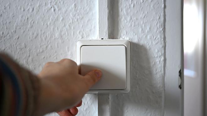  Die Stromrechnung von Haushalten soll niedriger werden. (Symbolbild)