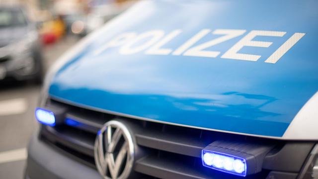 Güstrow: Mann raubt Schmuck und verletzt Bewohnerin