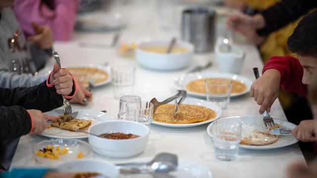 Kinder: Kostenloses Mittagessen für Schüler – Initiative startet neu