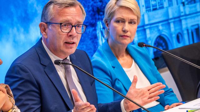 Modernisierungsagenda: Mehr Tempo, weniger Papier: MV will Verwaltung modernisieren