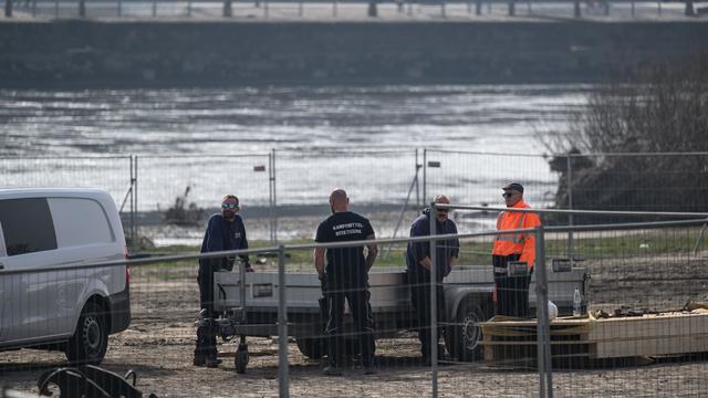 Dresden: Möglicher Bombenfund an Carolabrücke - Grabung beginnt