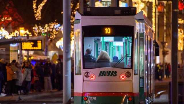 Mutter gestorben: Straßenbahn muss nach Unfall an Haltestelle langsamer fahren