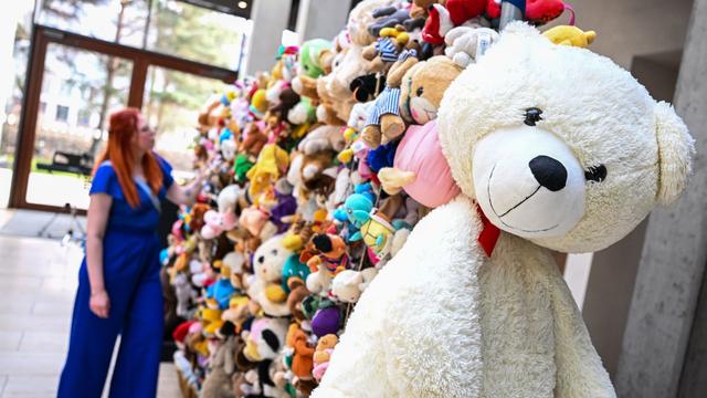 Kuscheltier-Installation: 5.000 Kuscheltiere sollen Zeichen für Kinderschutz setzen