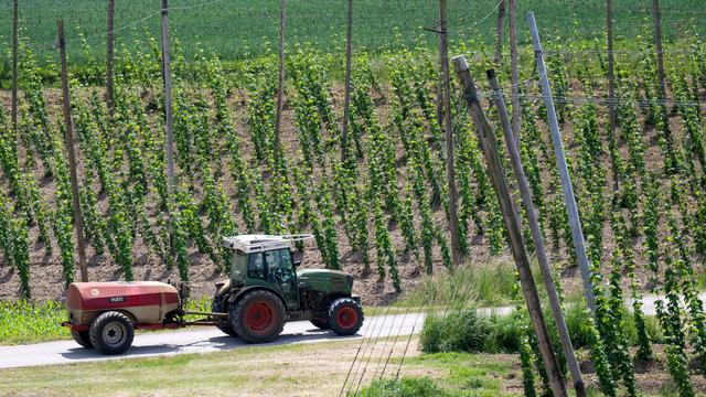 Niederbayern: Mann gerät auf Hopfenfeld in Wickelmaschine und stirbt
