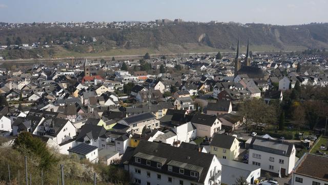 Auf der Suche: Meteoriten-Einschlag: Polizei warnt Schaulustige in Koblenz