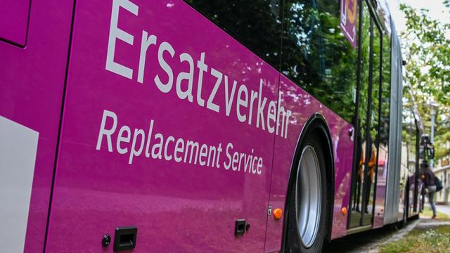 Bahn-Sanierung Berlin-Hamburg: Minister an Bahn: Bus-Ersatzverkehr ist 