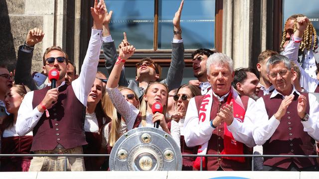 Münchner Oberbürgermeister: Nach Kritik: Dieter Reiter legt FC-Bayern-Ämter nieder